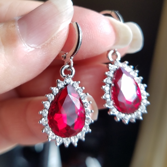 Swarovski Elements 925 Sterling Silver Garnet Red Earrings NEW - Picture 11 of 16